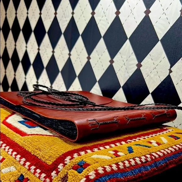 Artisan Handmade Leather Artist’s Folio – Masterpiece for Discerning Creatives - Picture 6 of 17